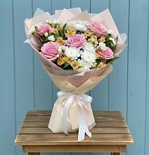 Букет цветов из:  Гвоздики, Орхидеи и Розы в Светлополянске
