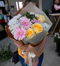 Букет цветов из:  Герберы, Розы и Хризантемы в Светлополянске