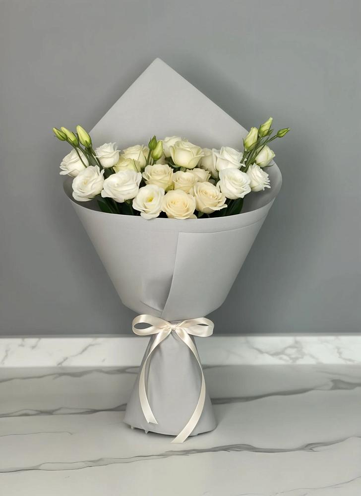 Букет цветов из: Розы и Лизиантусы в Светлополянске