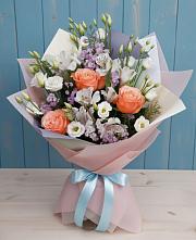 Букет цветов из:  Лизиантусы, Розы, Альстромерии и Гипсофила в Светлополянске