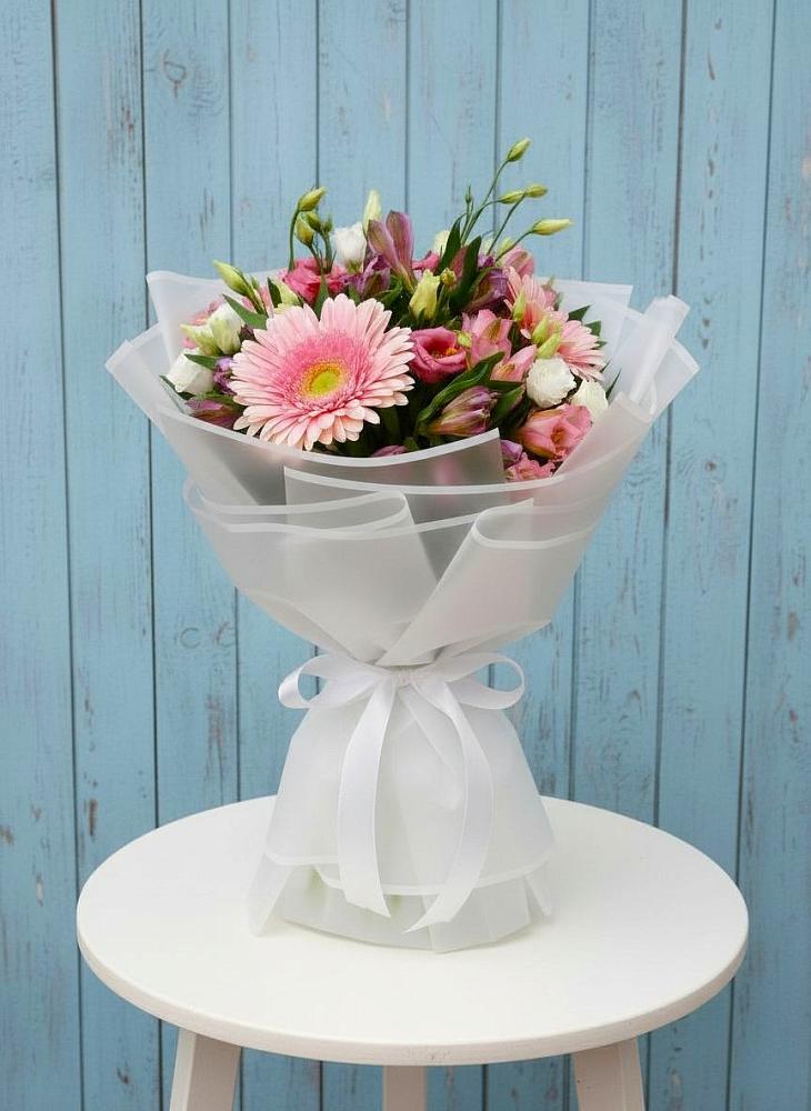 Букет цветов из: Герберы, Альстромерии и Лизиантусы в Светлополянске