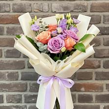 Букет цветов из:  Лизиантусы и Розы в Светлополянске