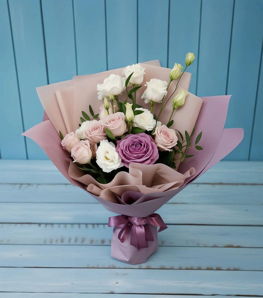 Букет цветов из: Розы и Лизиантусы в Светлополянске